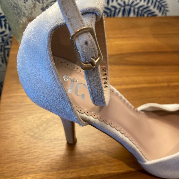 Cream suede heels.  Size 8 - Picture 9 of 9